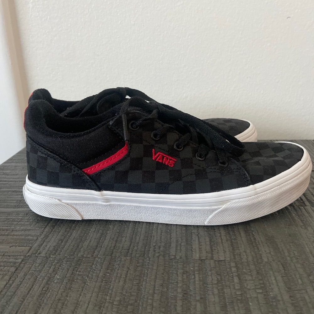 Vans shoes size 3. Great condition!!